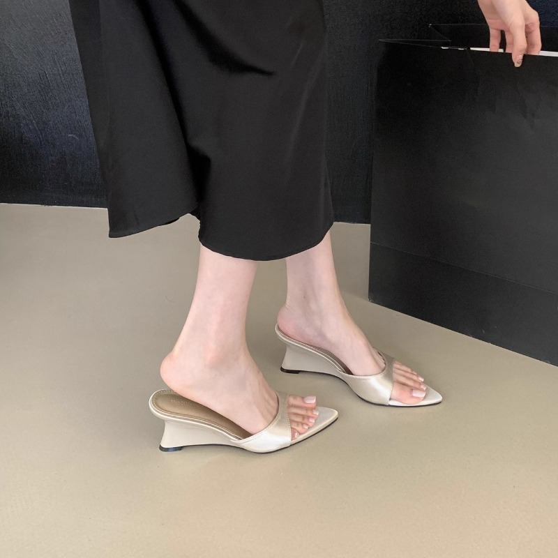 Street Fashion Clothes - New Summer Fashion Wedges Heel Flip